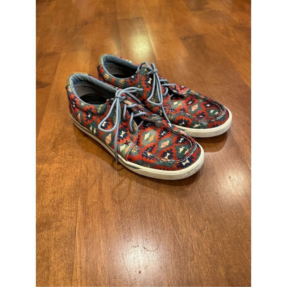 Woman’s twisted x Hooey Aztec lace up sneakers size 6